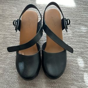 Universal thread clogs